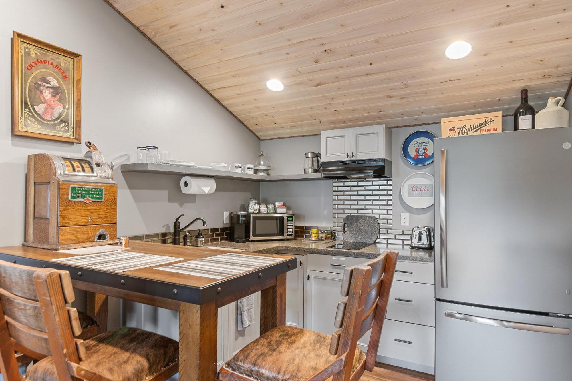 Fort Williamson Glacier Vacation Rentals コロンビア・フォールズ エクステリア 写真
