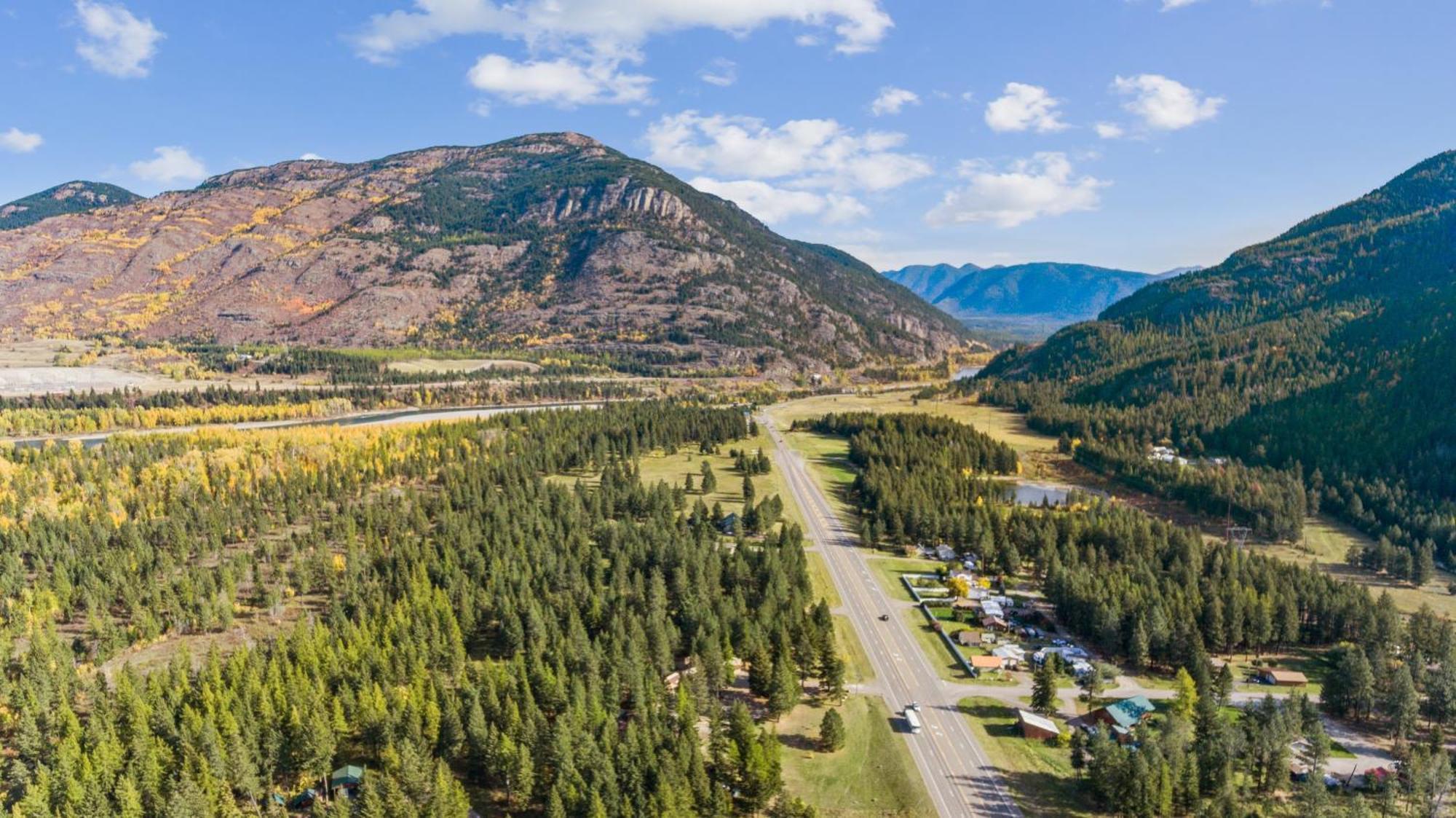Fort Williamson Glacier Vacation Rentals コロンビア・フォールズ エクステリア 写真