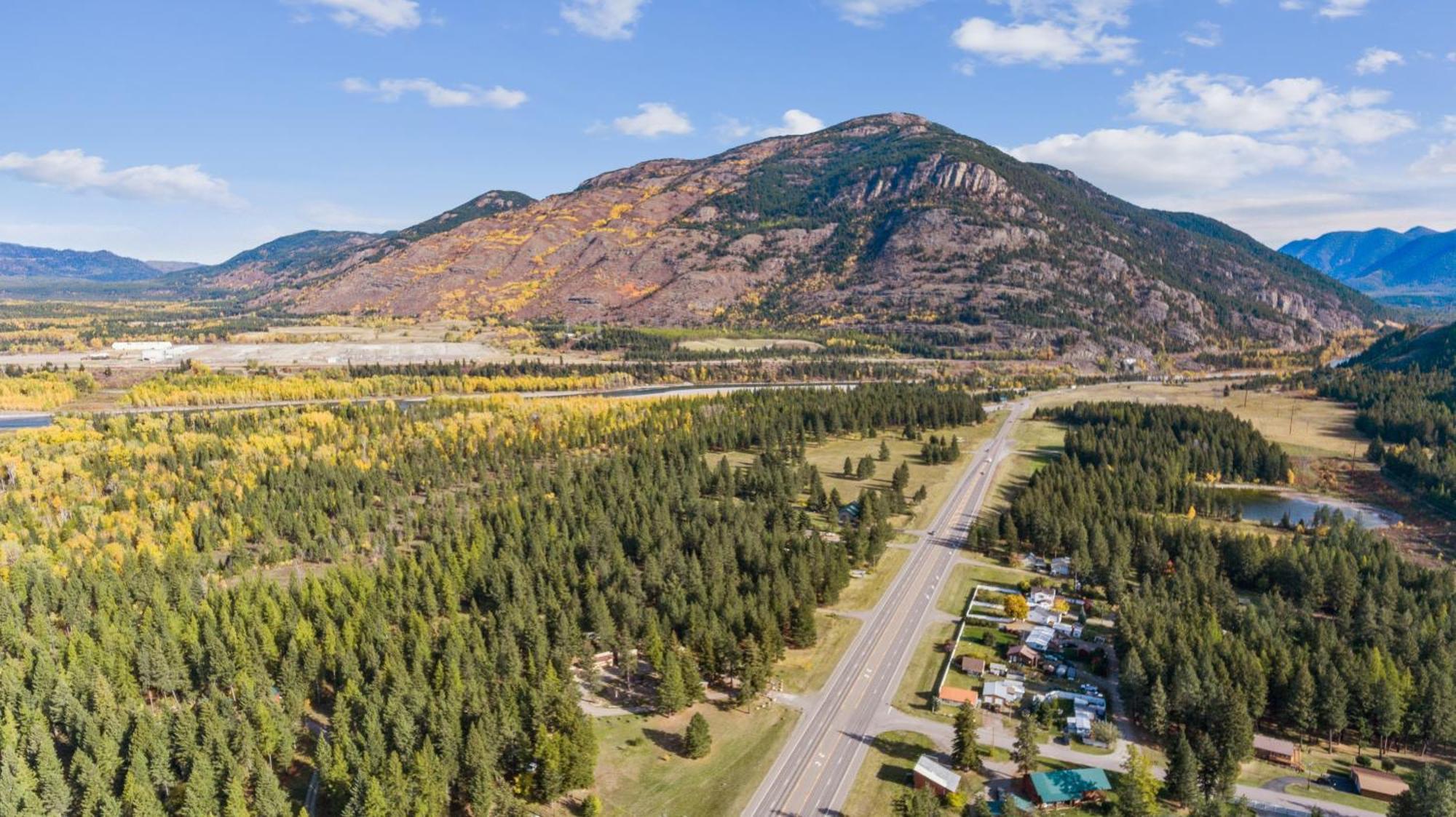 Fort Williamson Glacier Vacation Rentals コロンビア・フォールズ エクステリア 写真