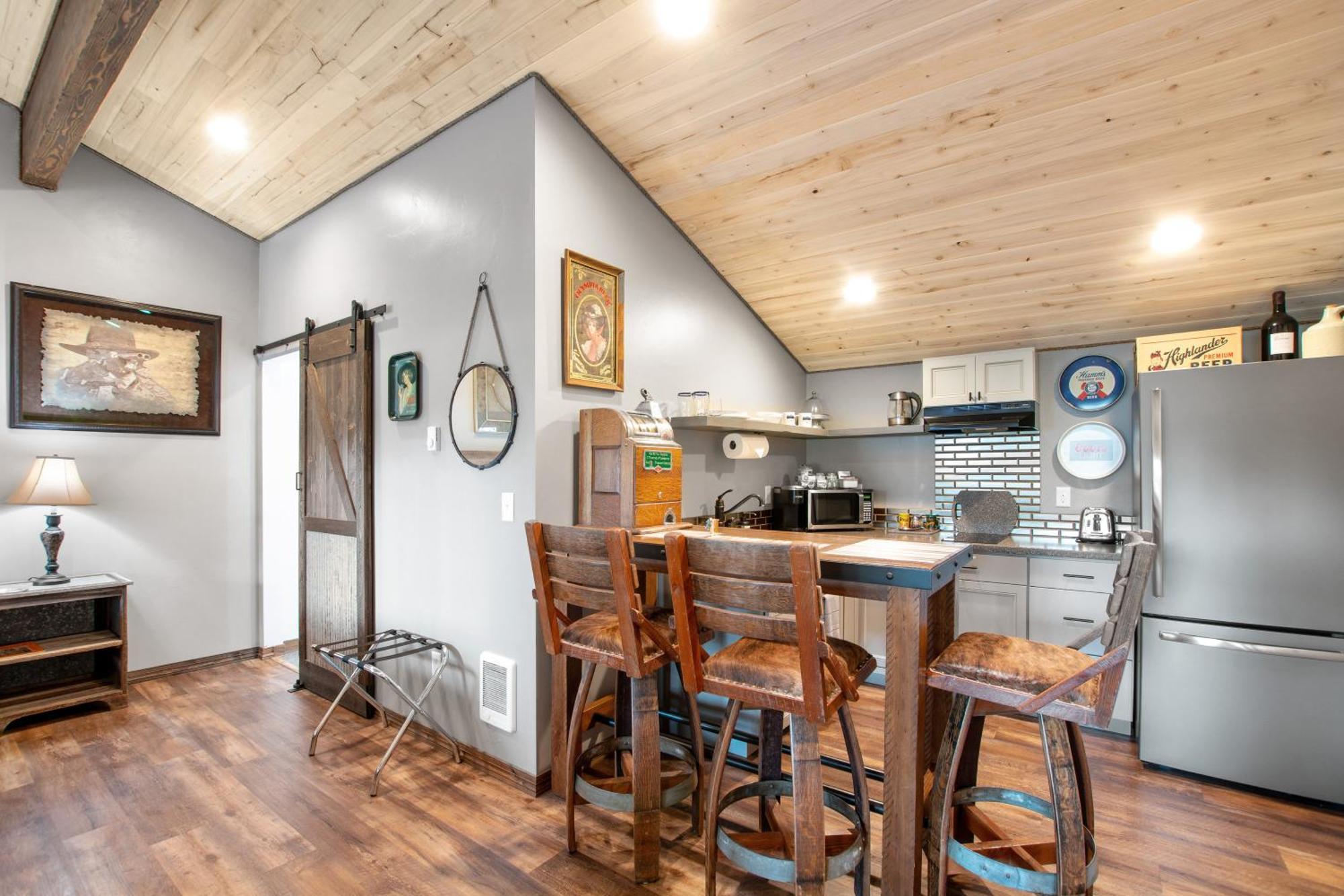 Fort Williamson Glacier Vacation Rentals コロンビア・フォールズ エクステリア 写真
