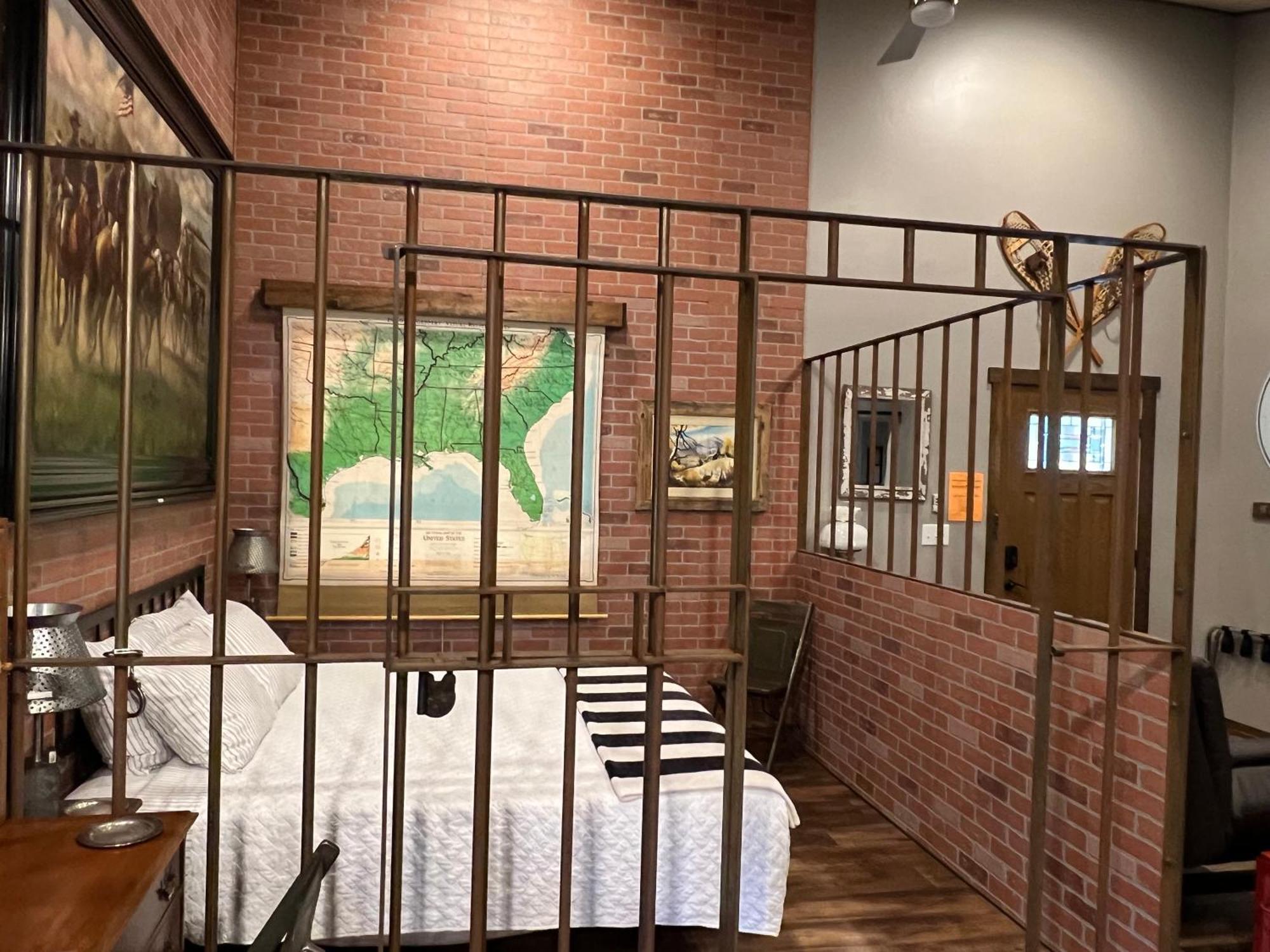 Fort Williamson Glacier Vacation Rentals コロンビア・フォールズ エクステリア 写真