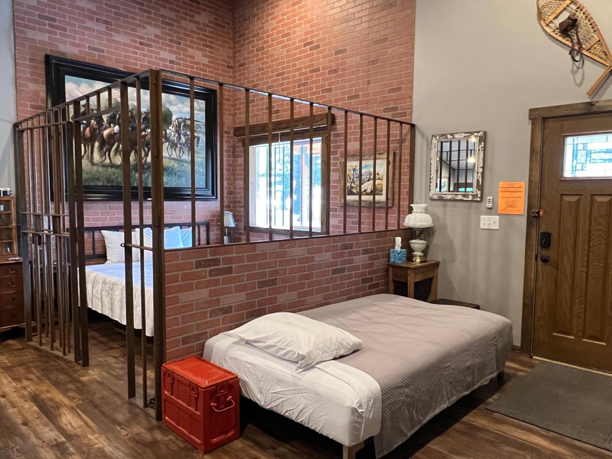 Fort Williamson Glacier Vacation Rentals コロンビア・フォールズ エクステリア 写真